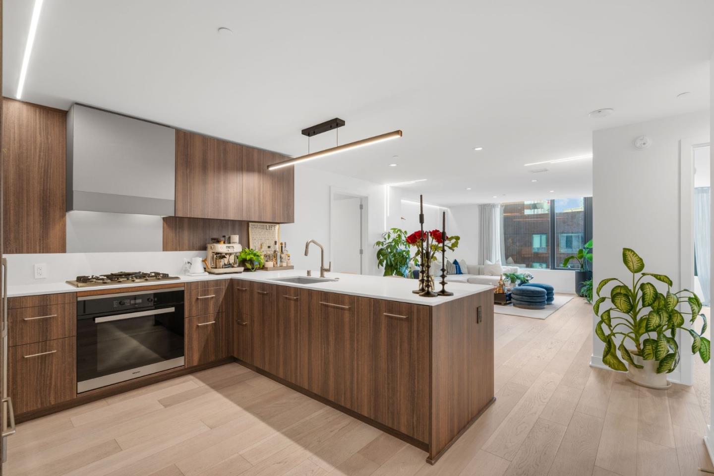 280 Spear Street 8J
