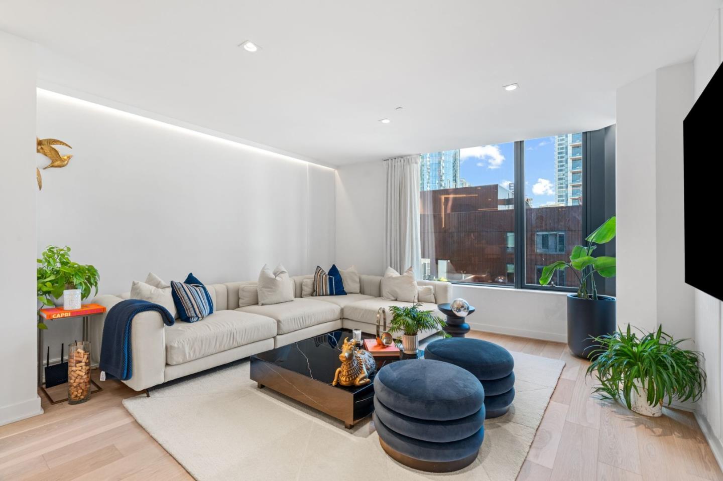 280 Spear Street 8J