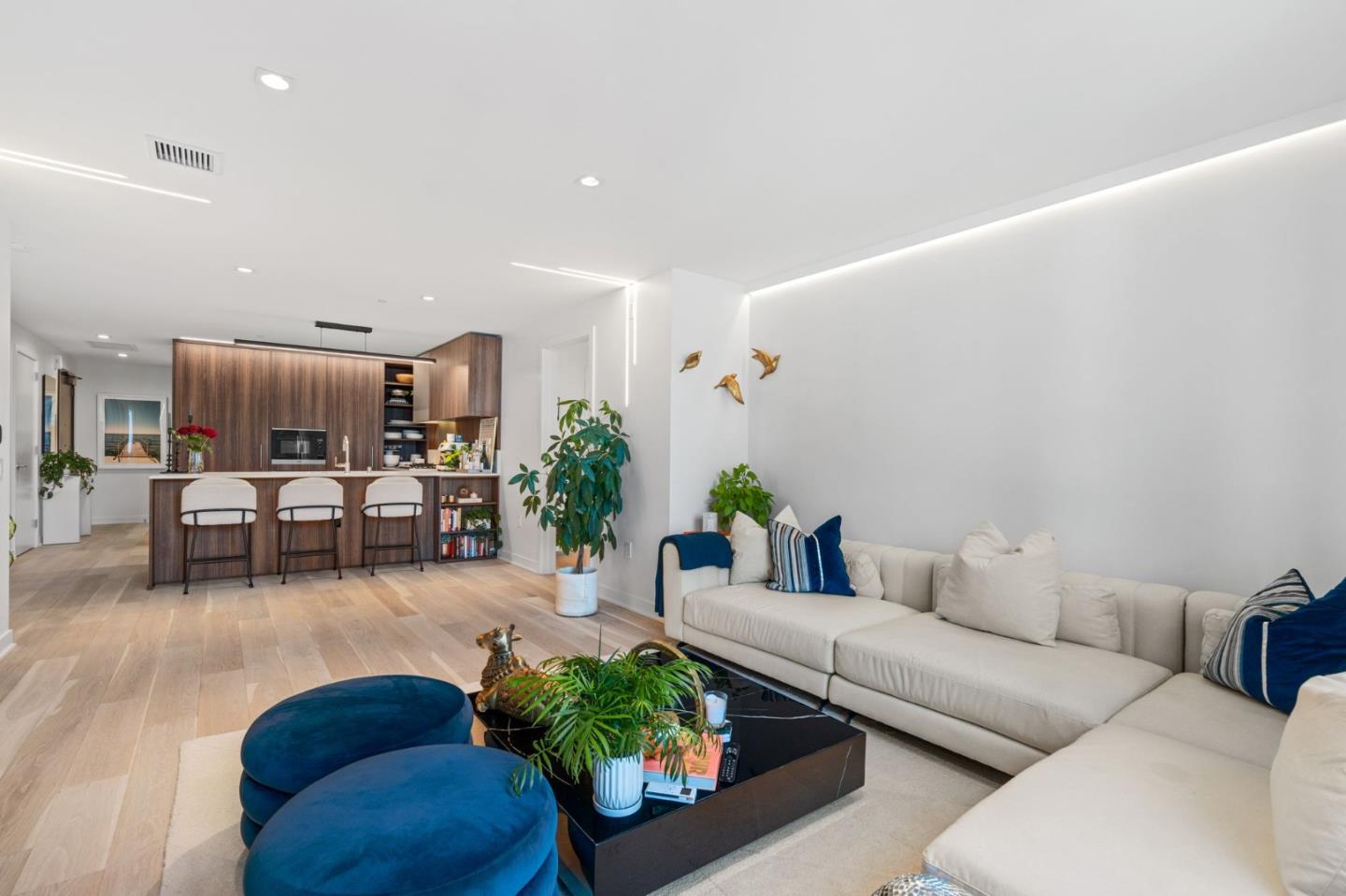 280 Spear Street 8J
