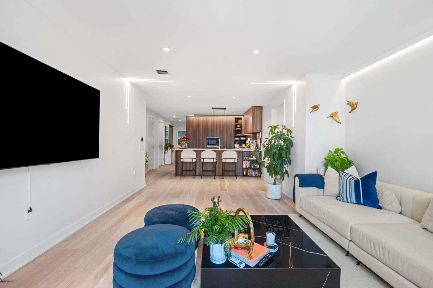 280 Spear Street 8J