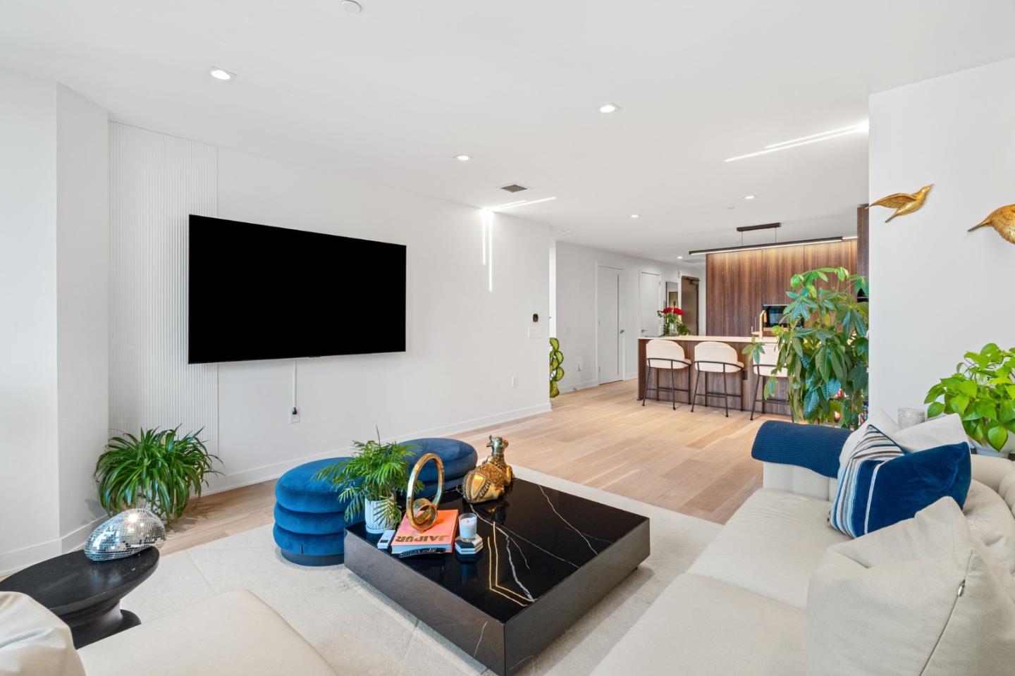 280 Spear Street 8J