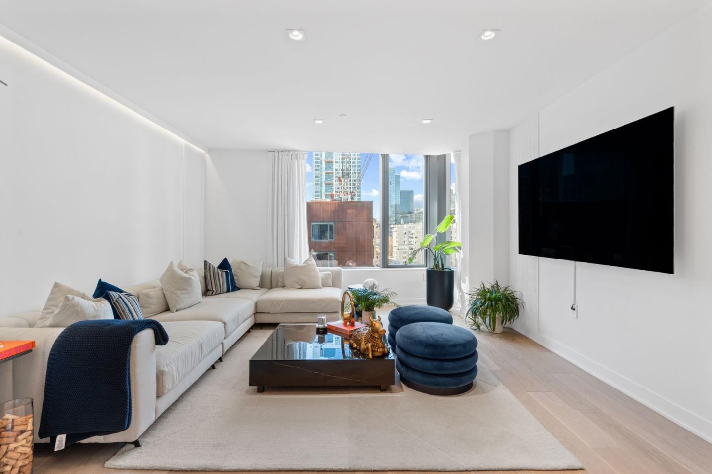 280 Spear Street 8J