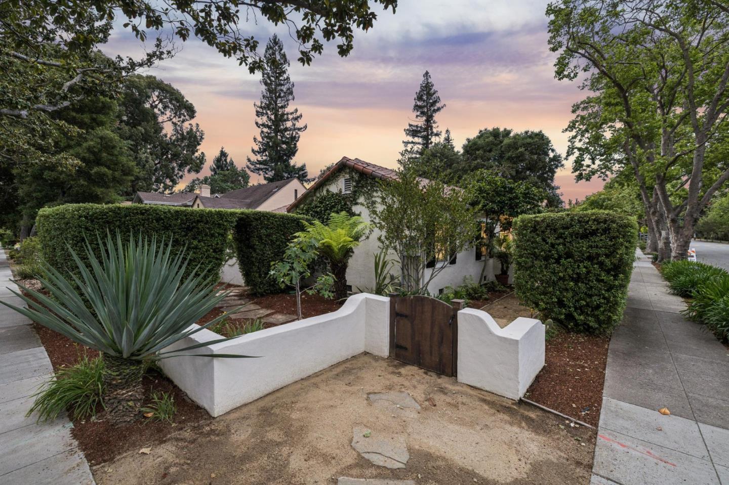 690 Lincoln Avenue