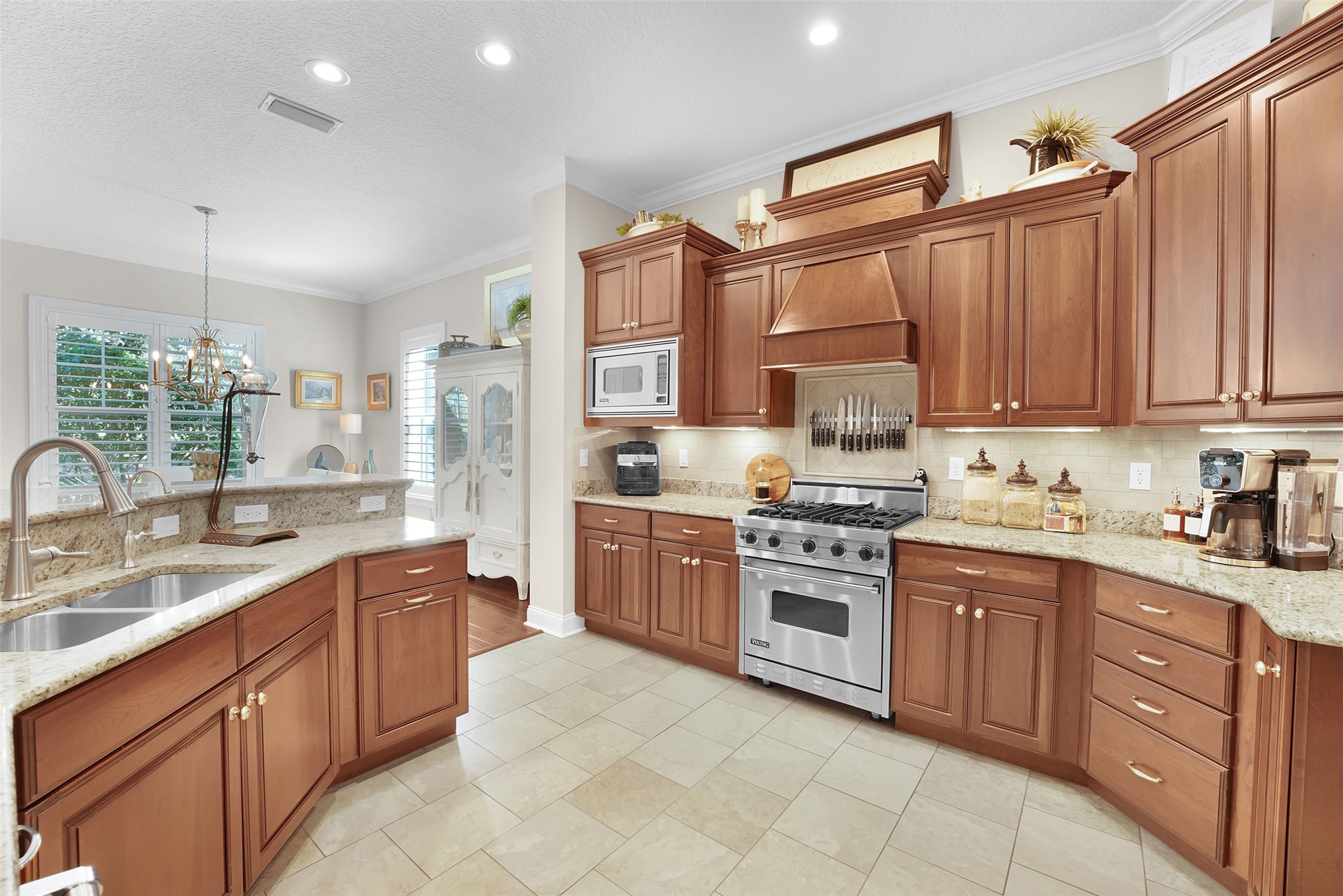 94038 HEMLOCK COURT