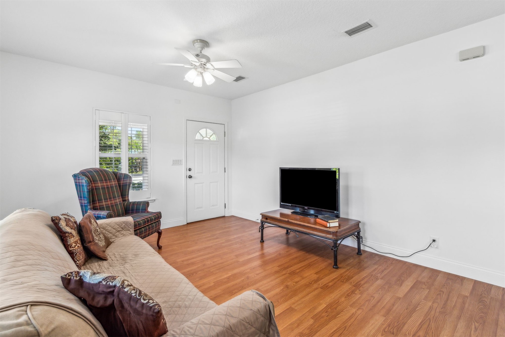1424 NOTTINGHAM DRIVE