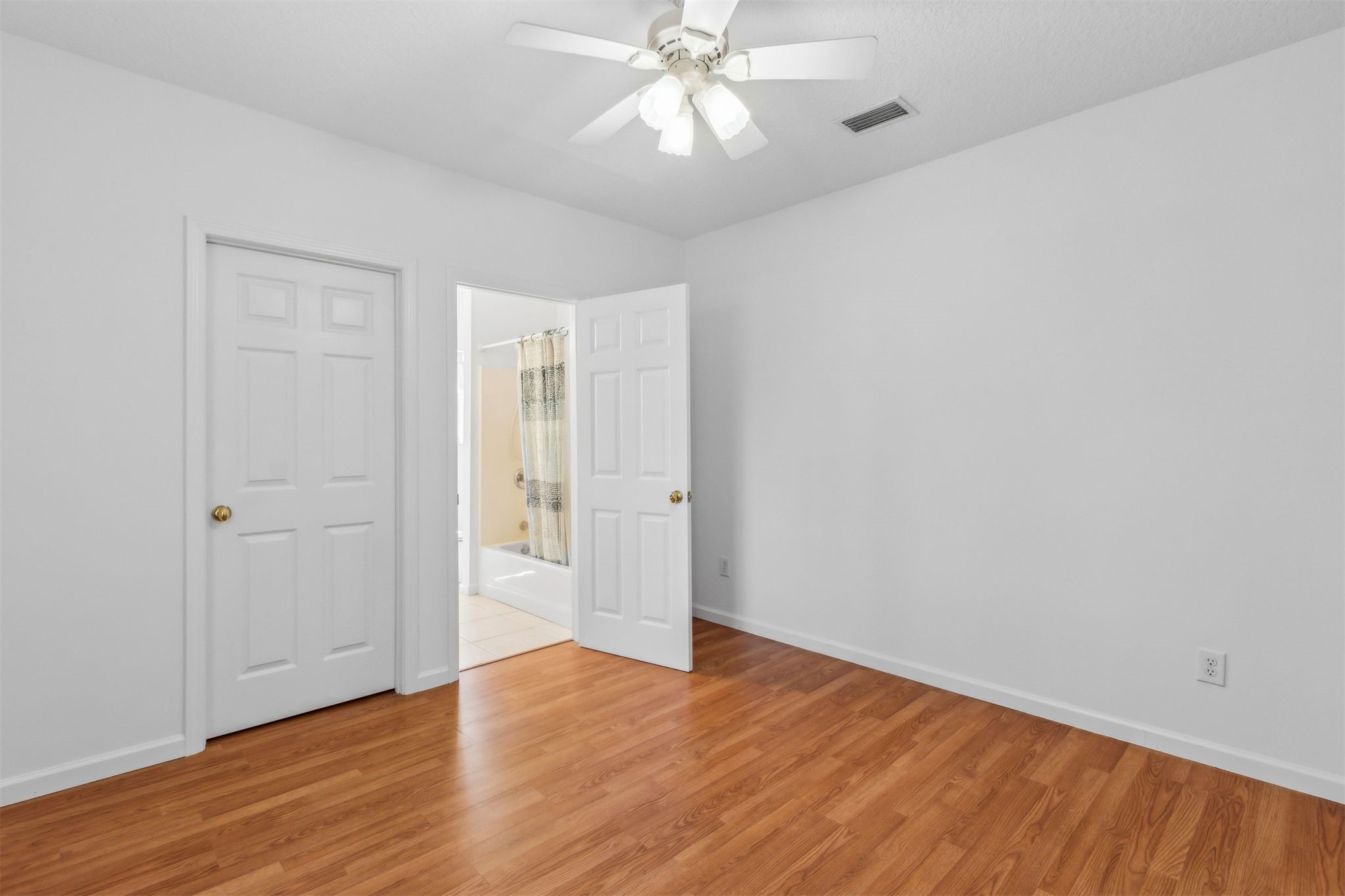 1424 NOTTINGHAM DRIVE