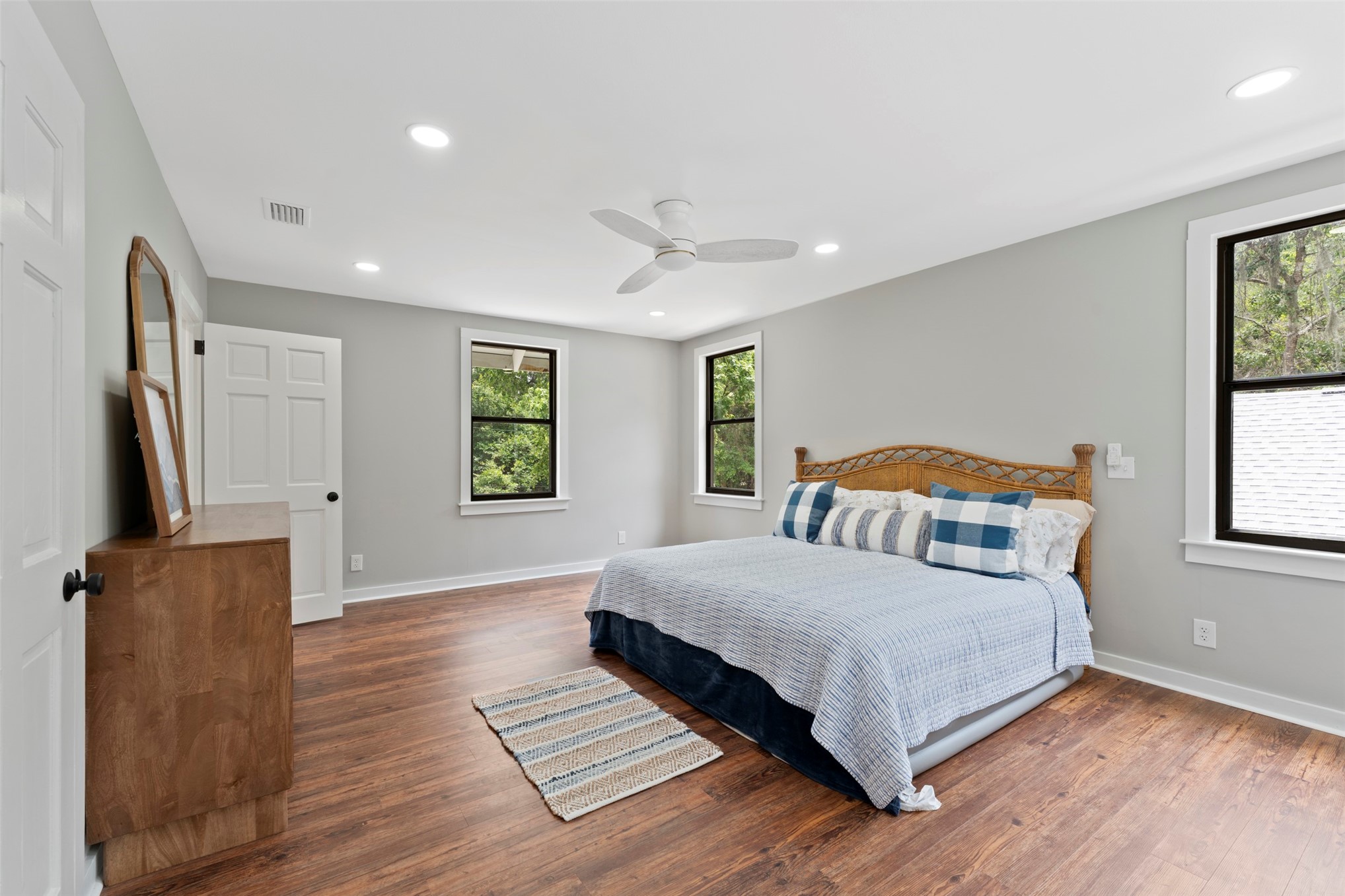 1381 FORREST DRIVE