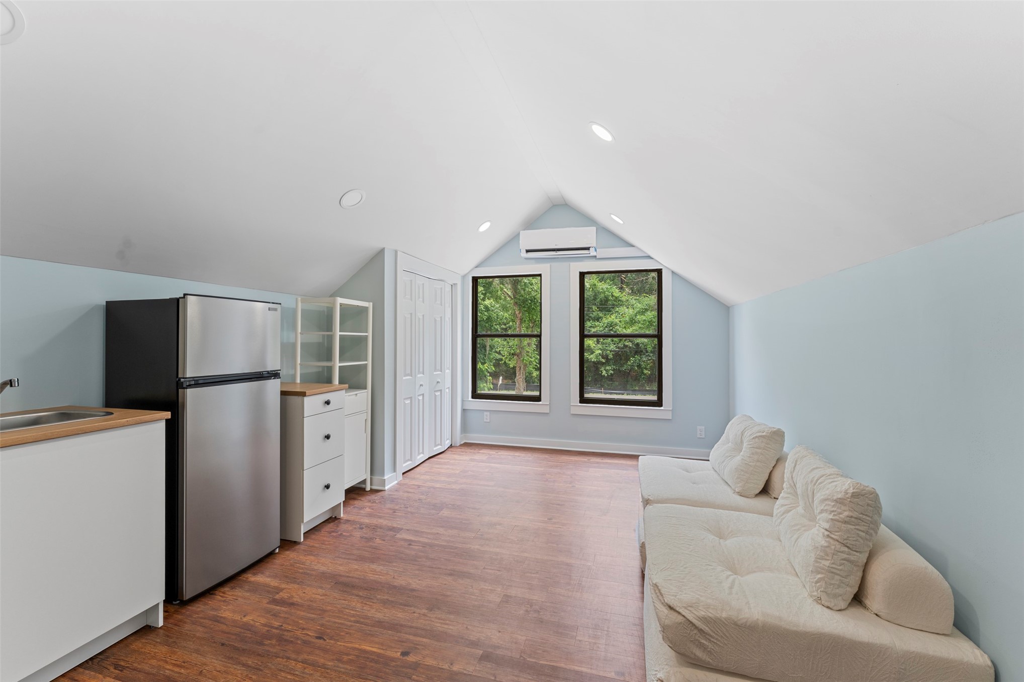 1381 FORREST DRIVE