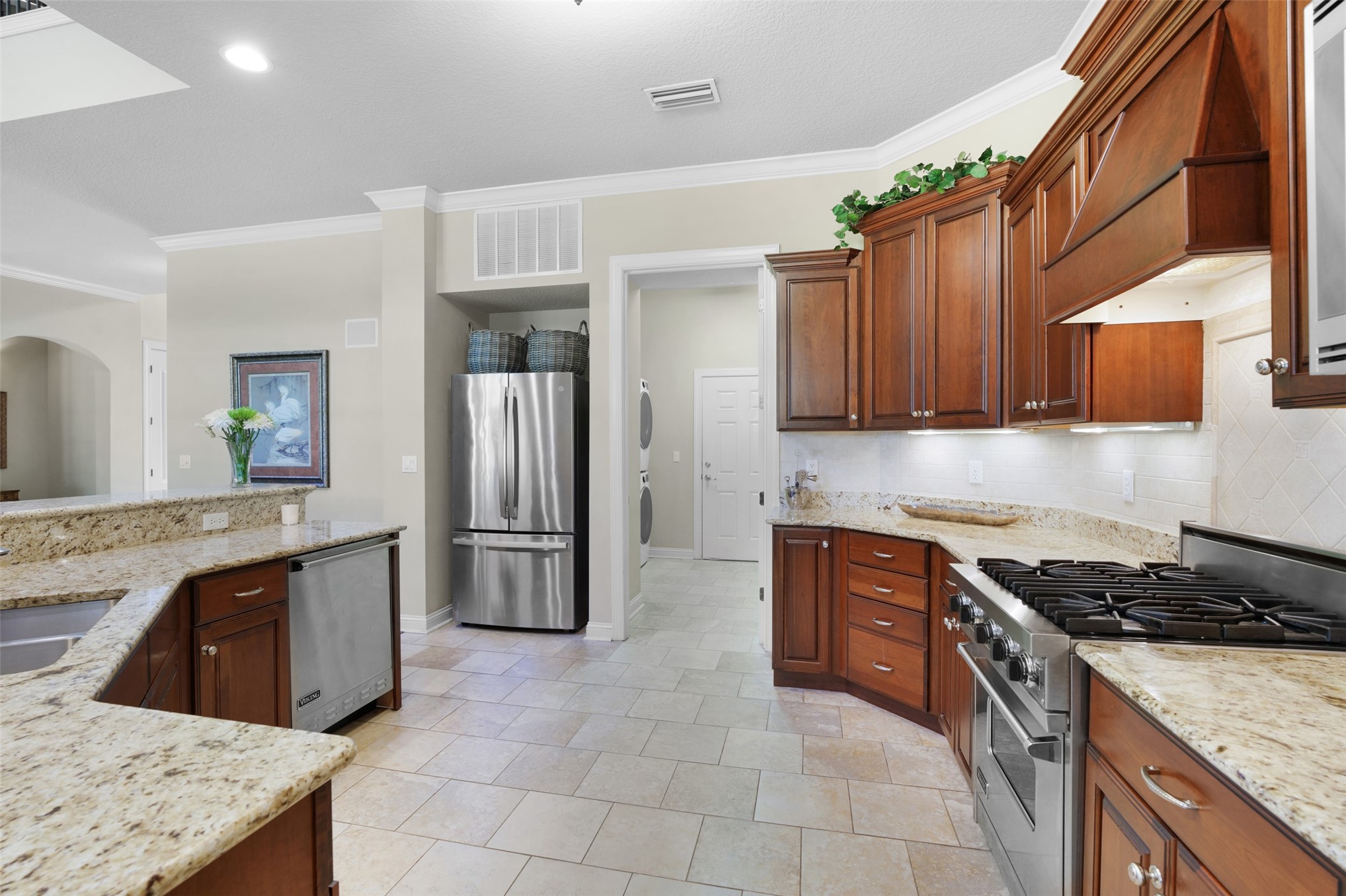 94040 HEMLOCK COURT