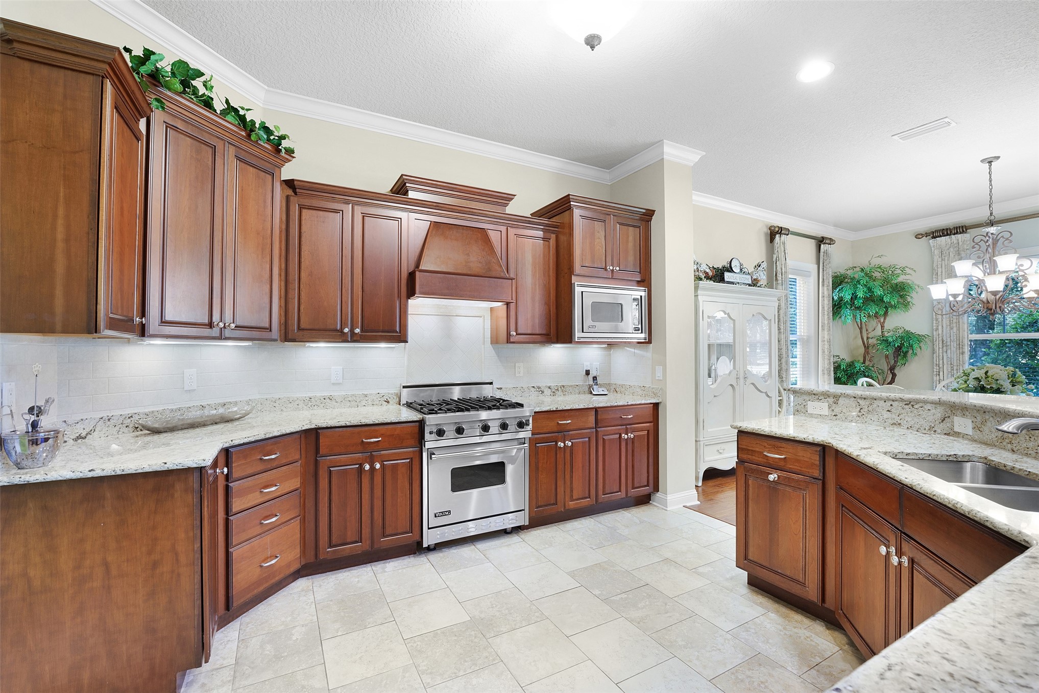 94040 HEMLOCK COURT