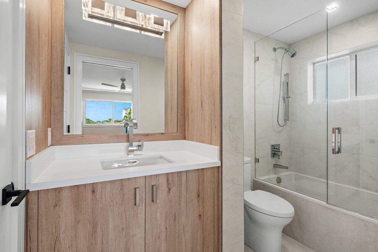 300 E Royal Palm Road 40a