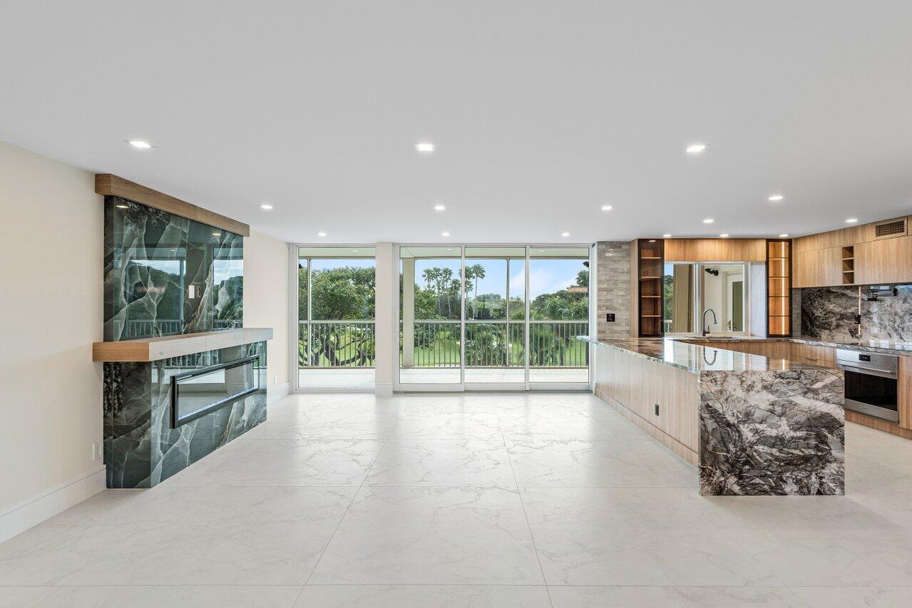 300 E Royal Palm Road 40a