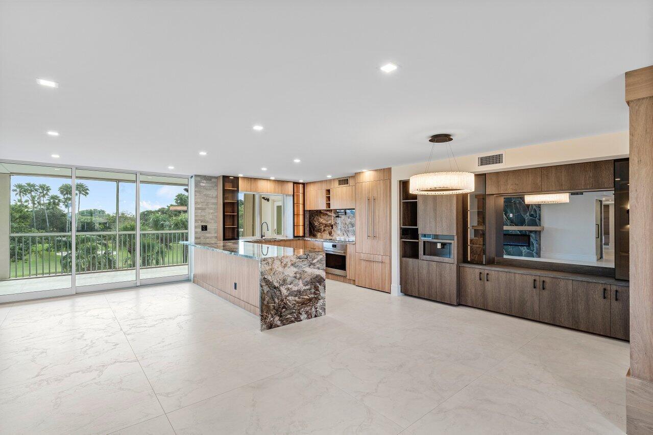 300 E Royal Palm Road 40a