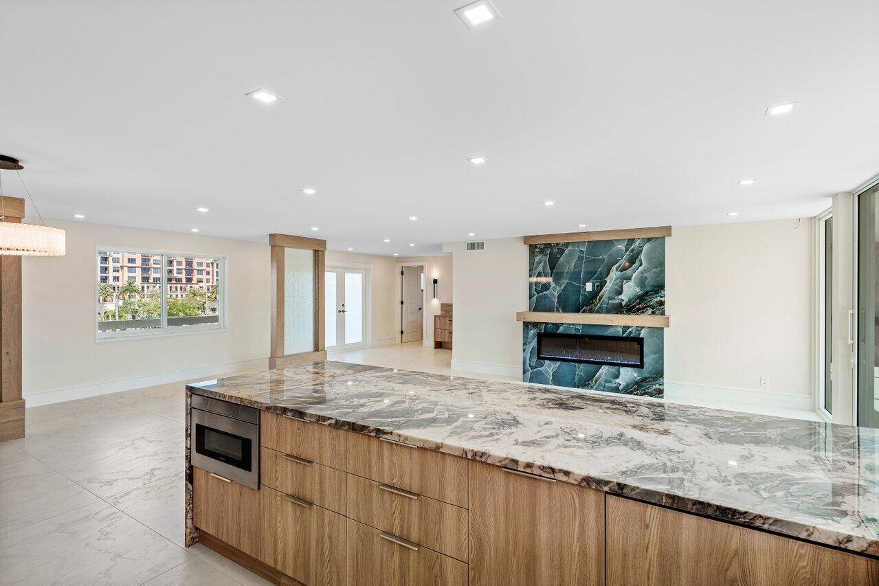 300 E Royal Palm Road 40a