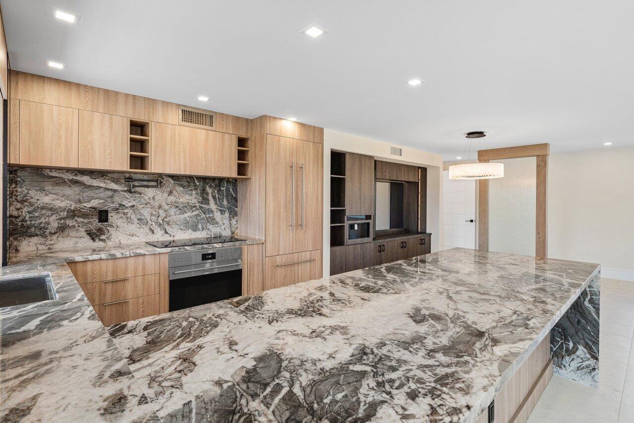 300 E Royal Palm Road 40a