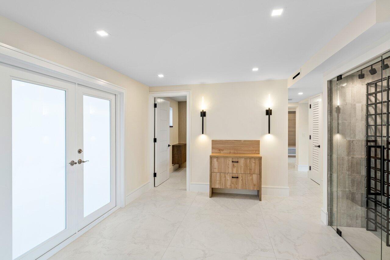 300 E Royal Palm Road 40a