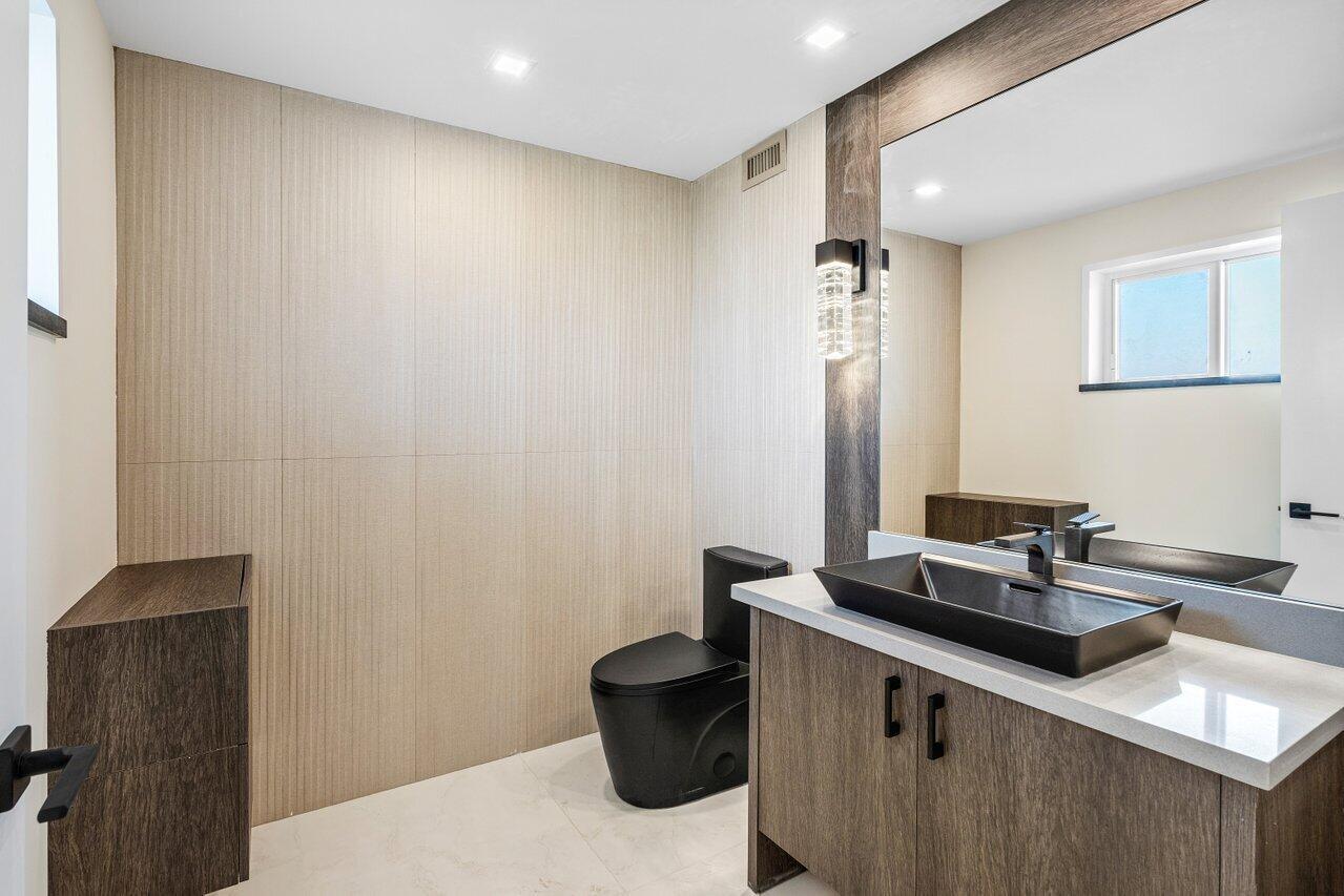 300 E Royal Palm Road 40a