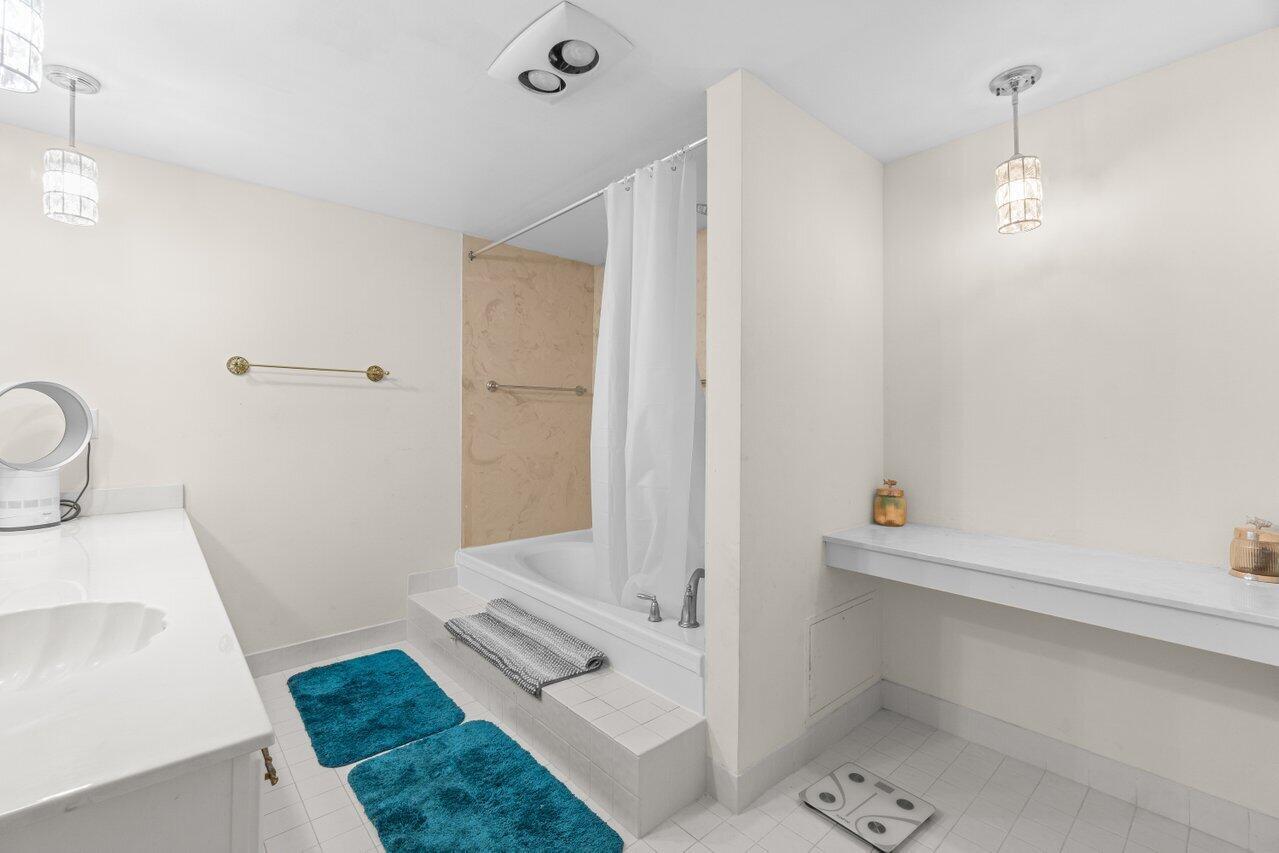 2000 S Ocean Boulevard 605