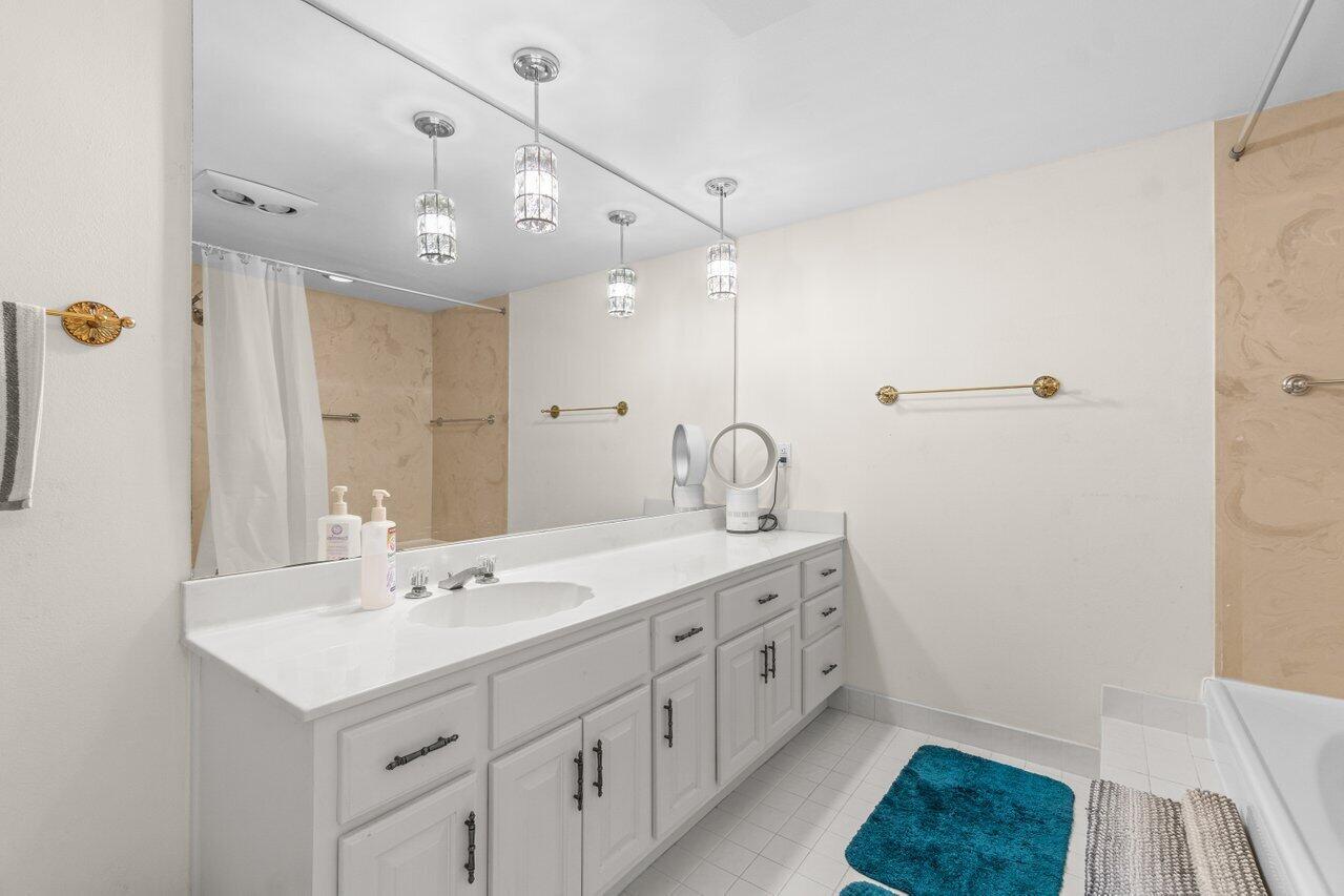 2000 S Ocean Boulevard 605