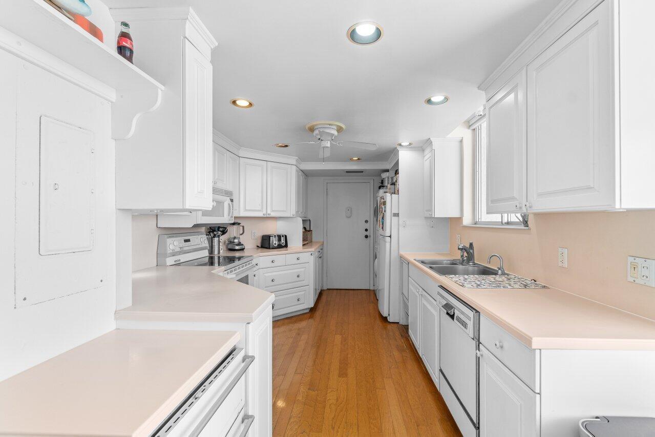 2000 S Ocean Boulevard 605