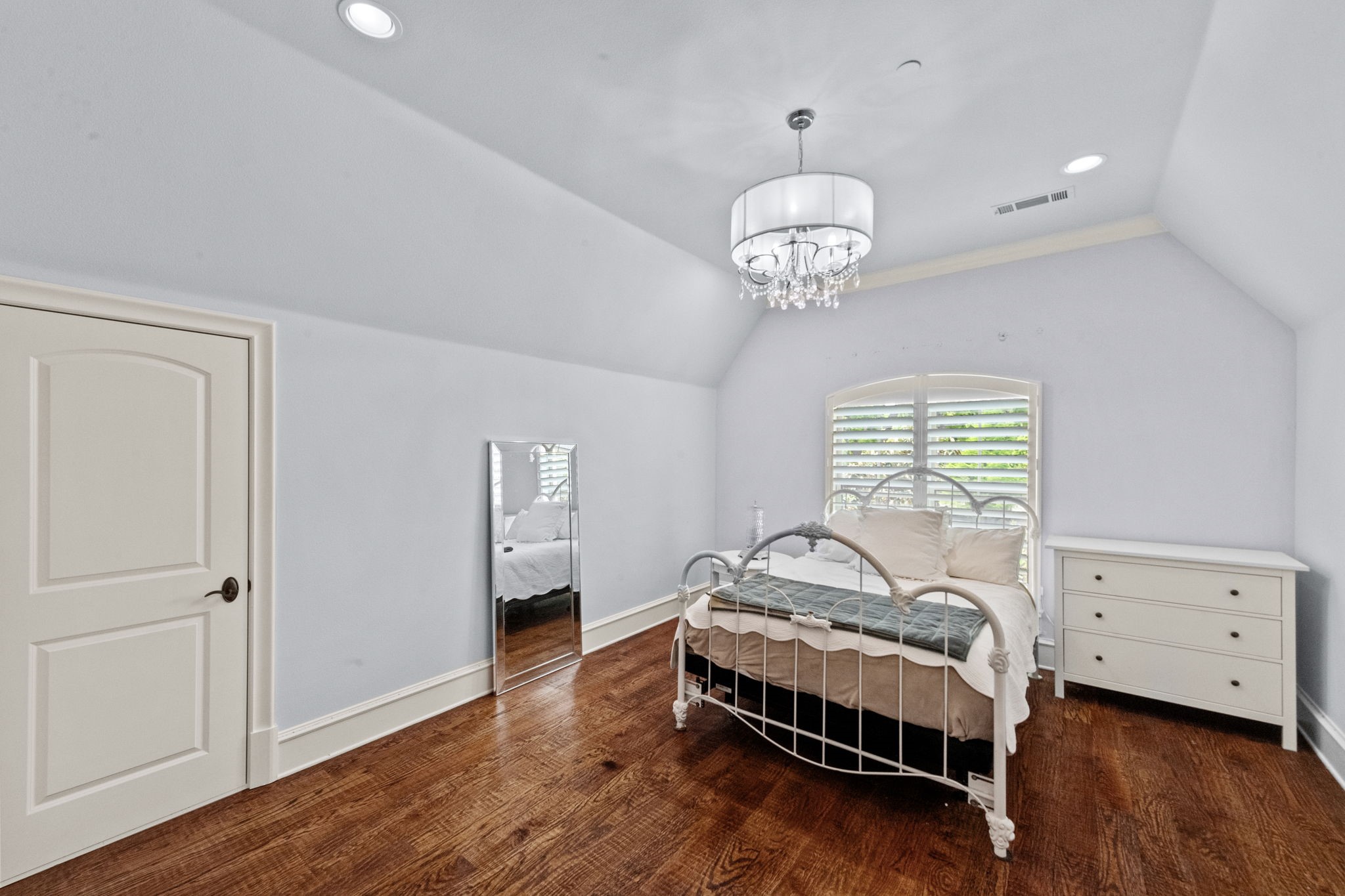 5201 Montclair Drive