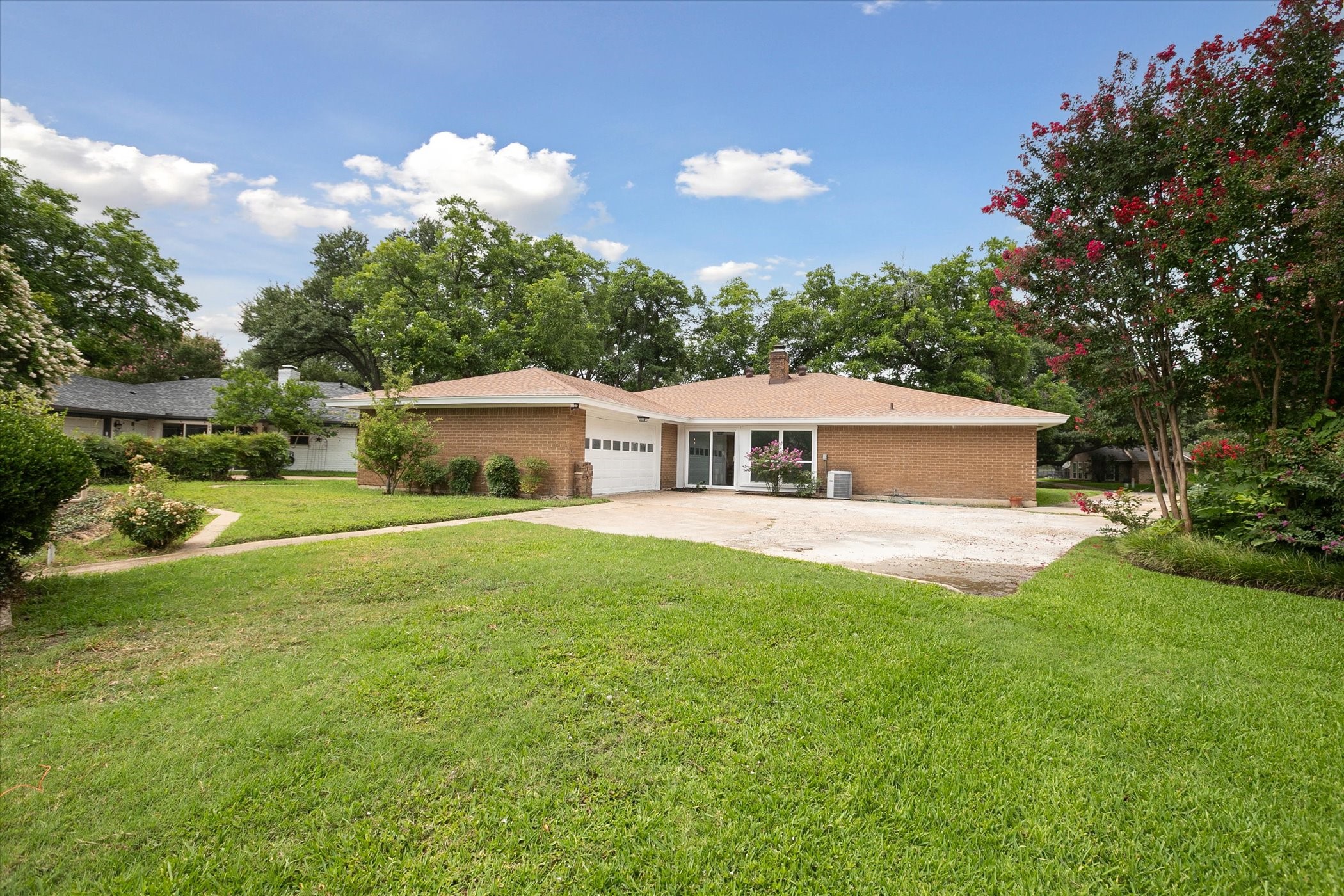 2204 Winewood Lane