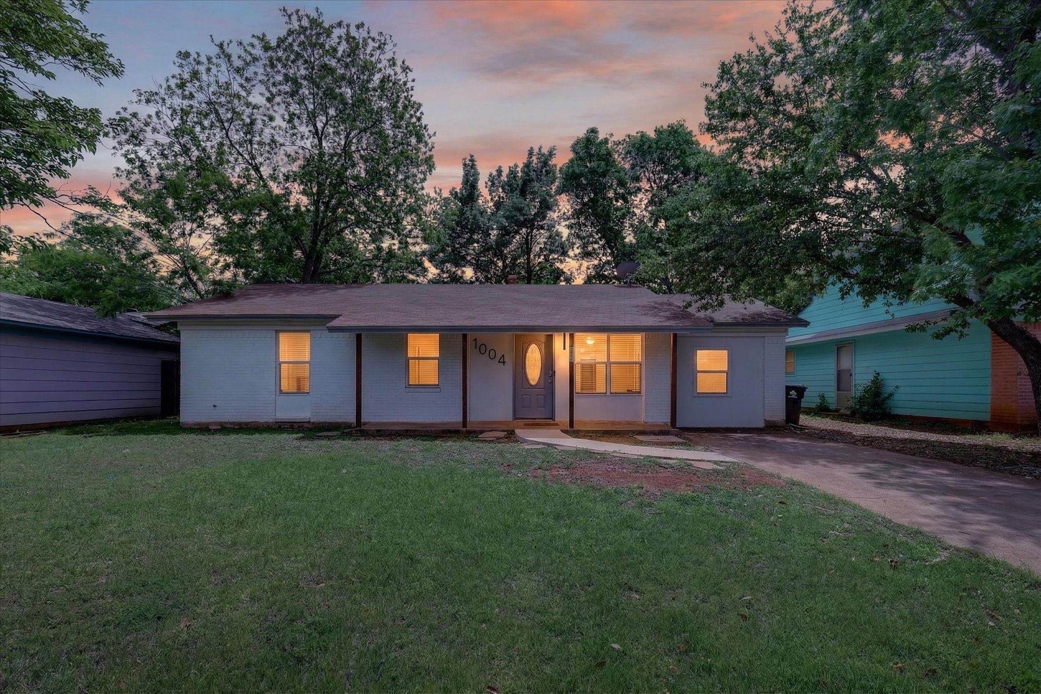 1004 Woodbrook Street