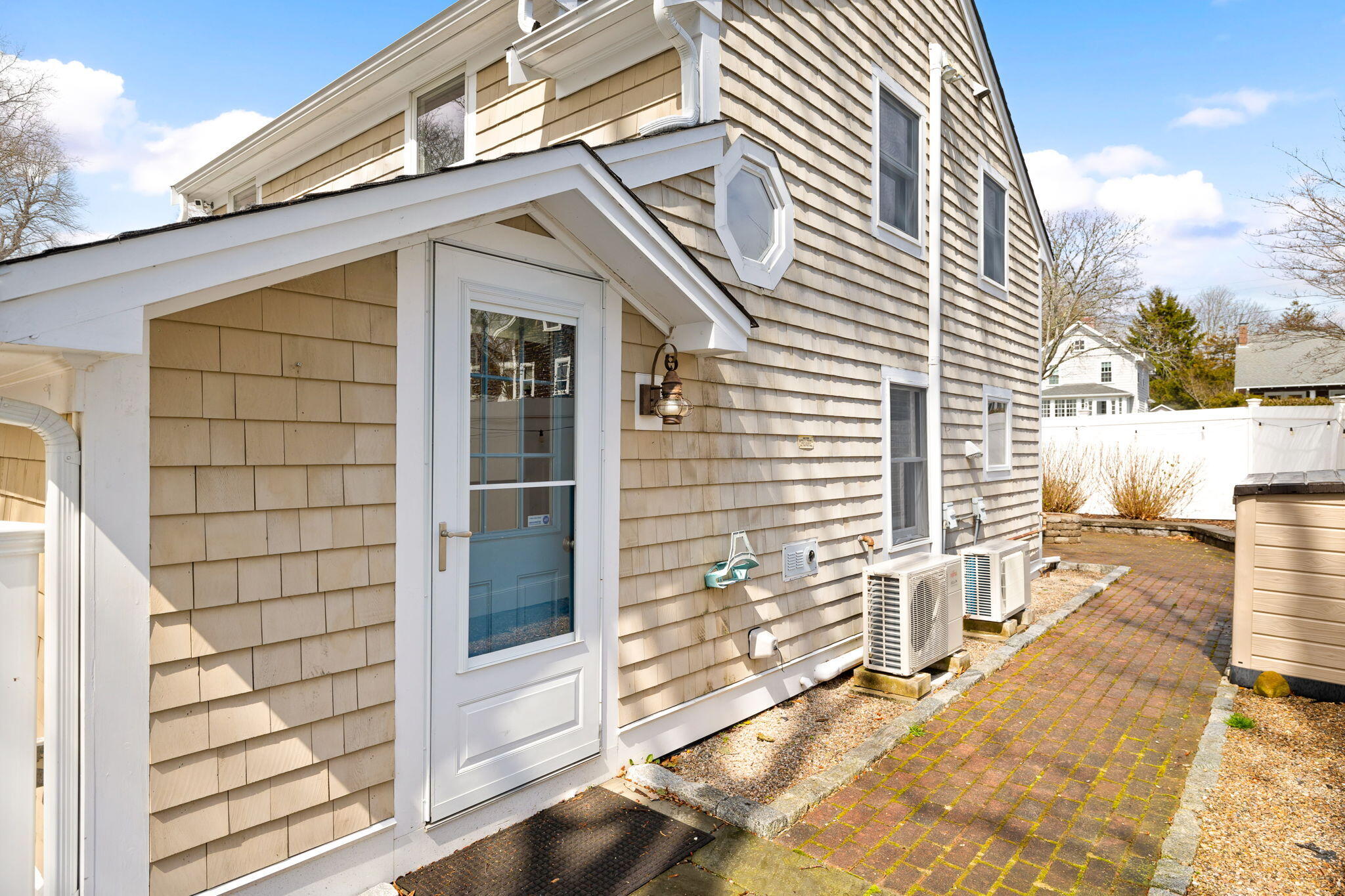 39 Oakwood Avenue