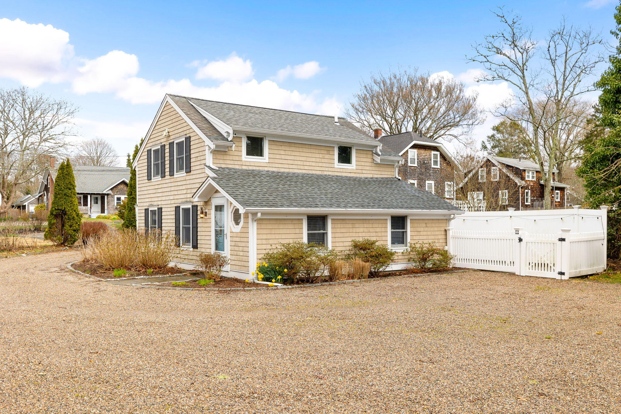 39 Oakwood Avenue
