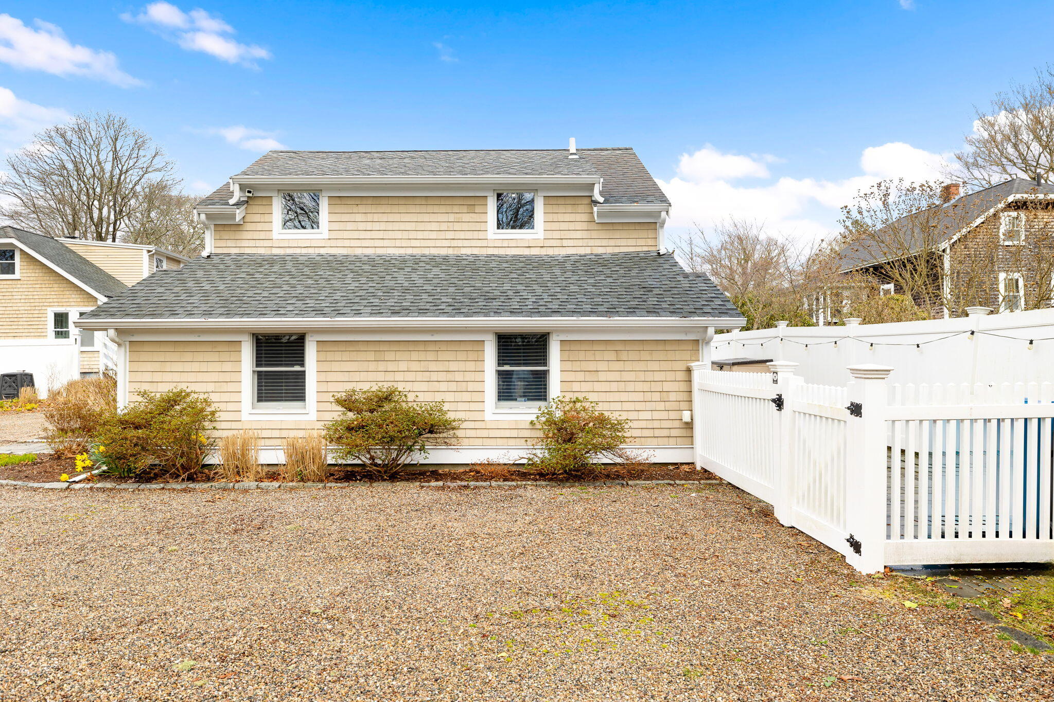 39 Oakwood Avenue