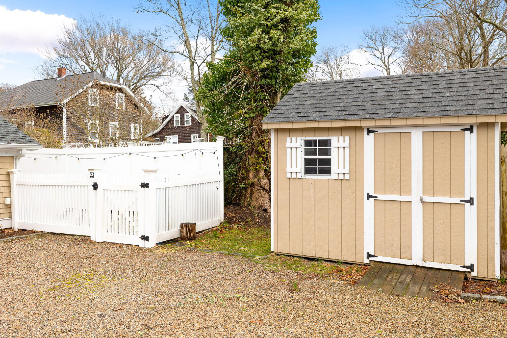 39 Oakwood Avenue
