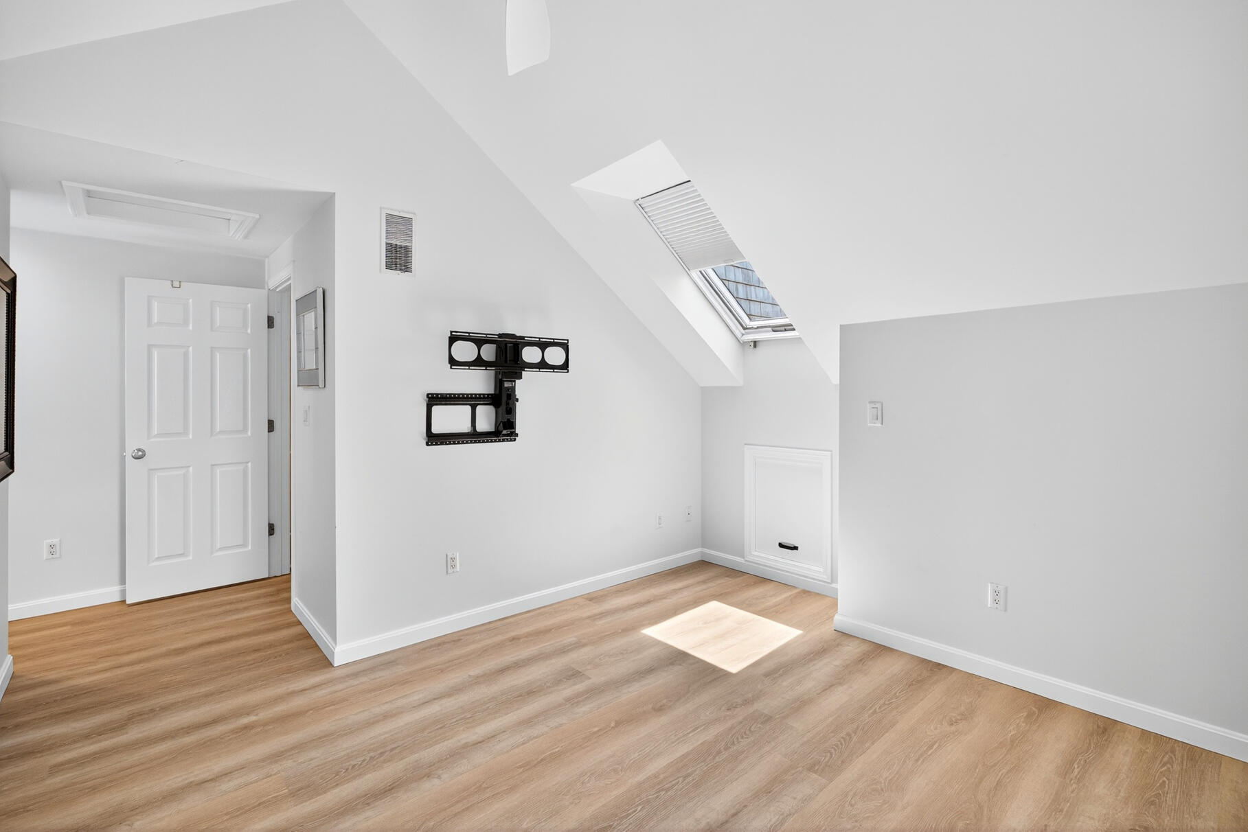 24 Oak Glen Village