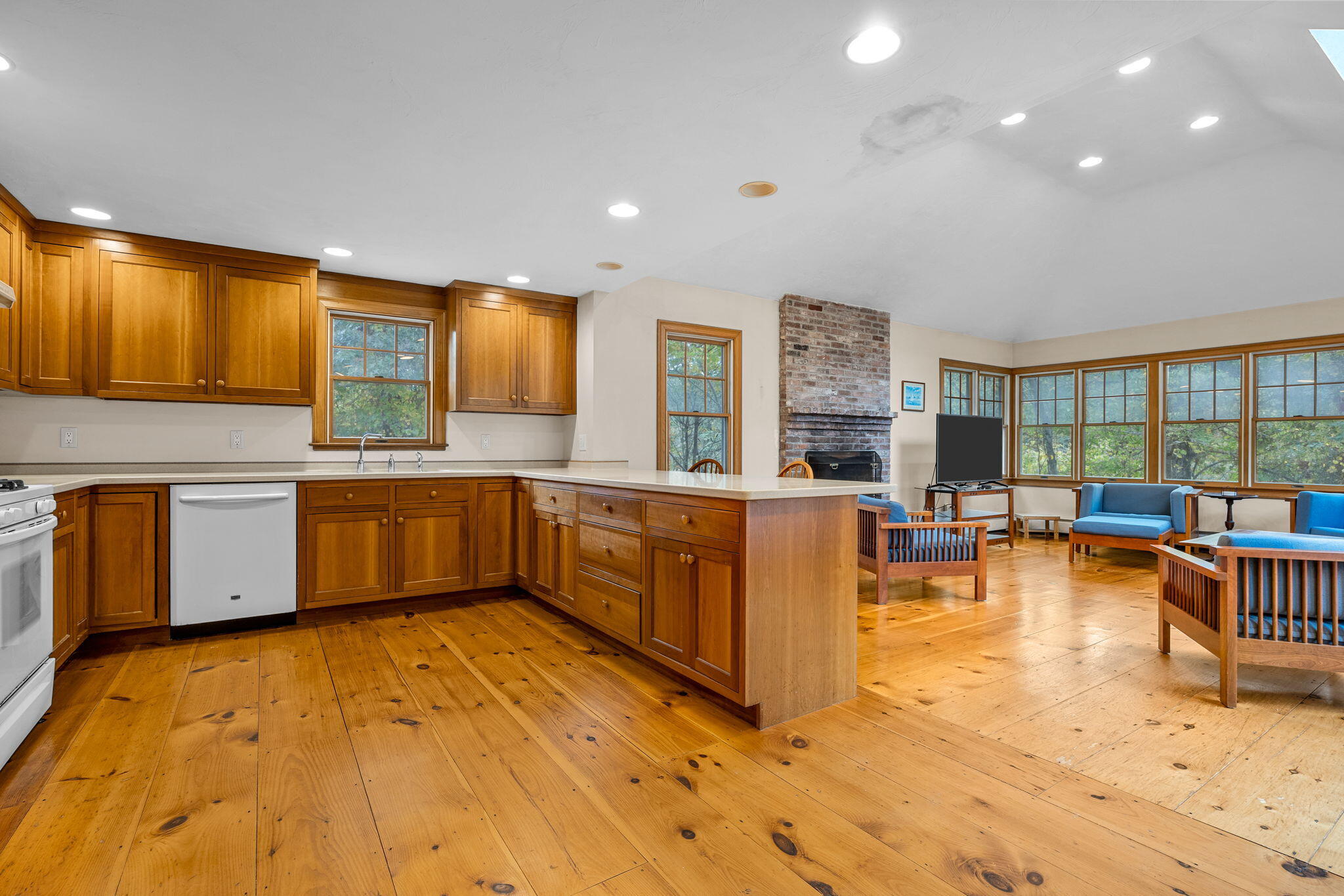 24 Minnetuxet Way