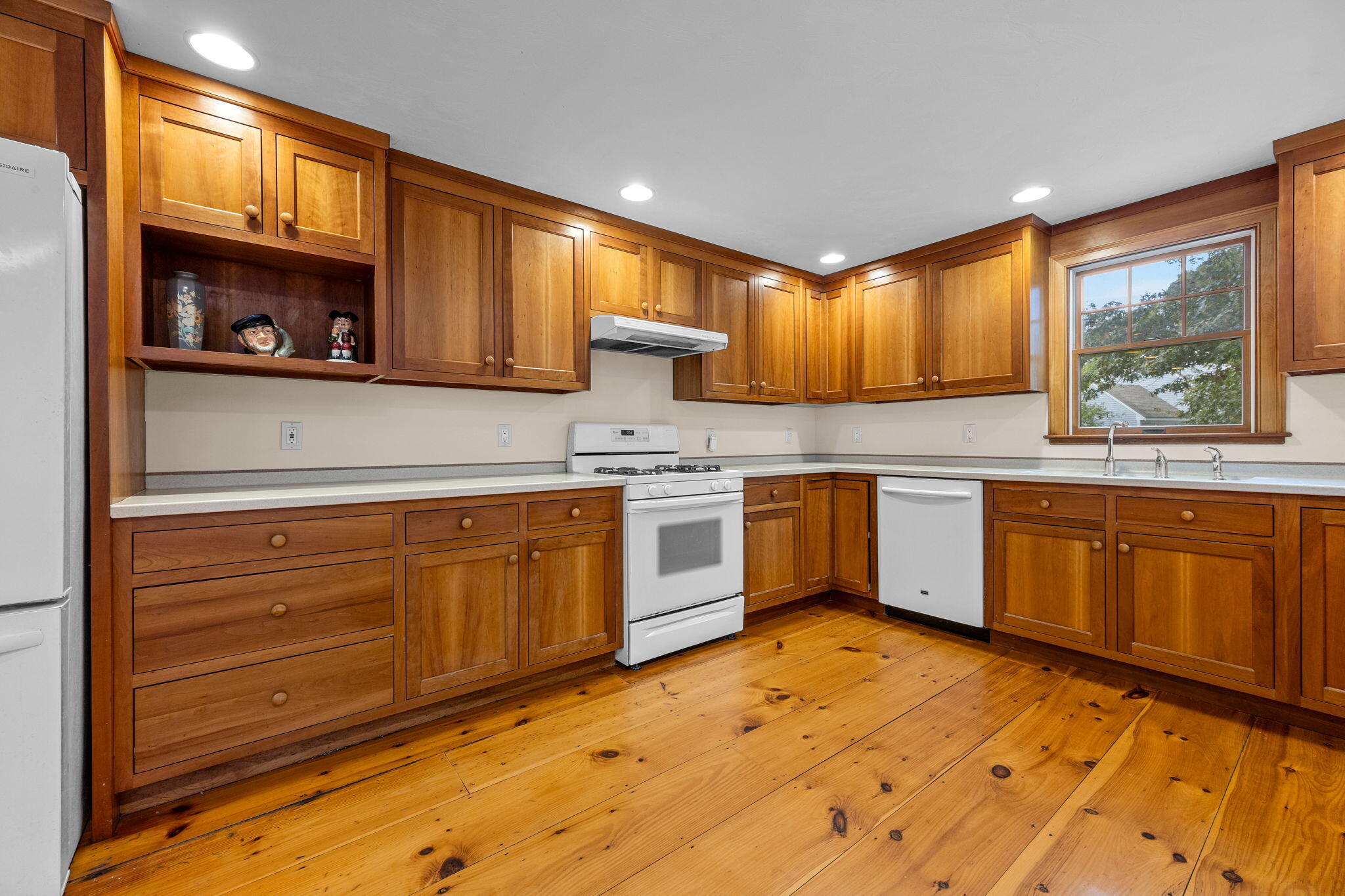 24 Minnetuxet Way