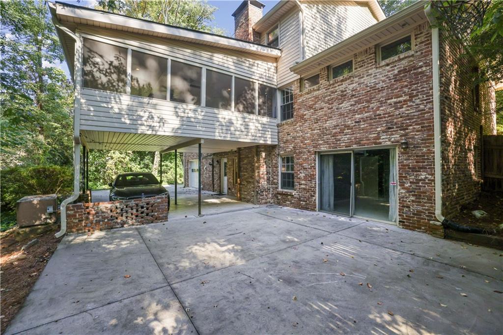 2104 Chrysler Drive NE