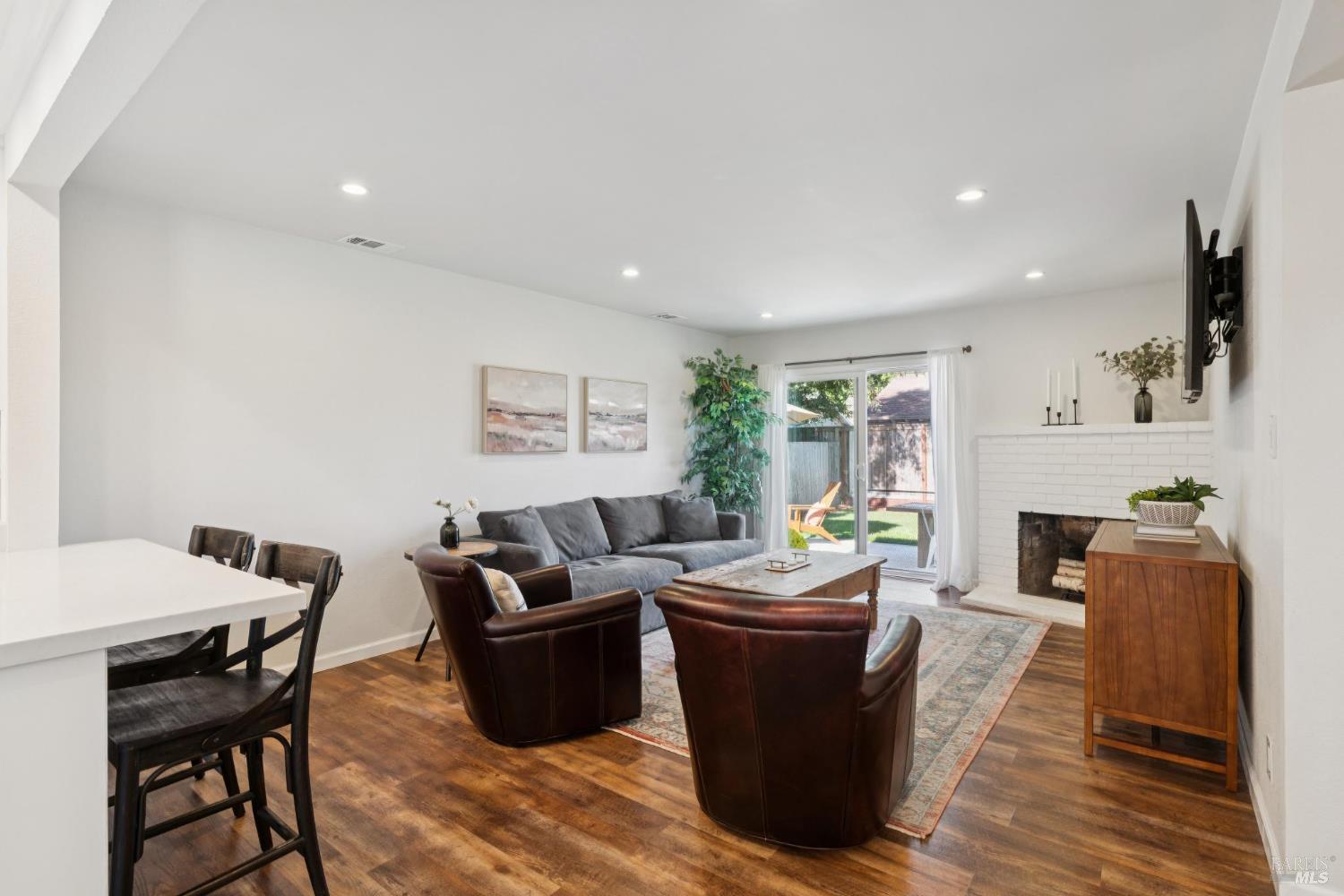 73 Alta Dr