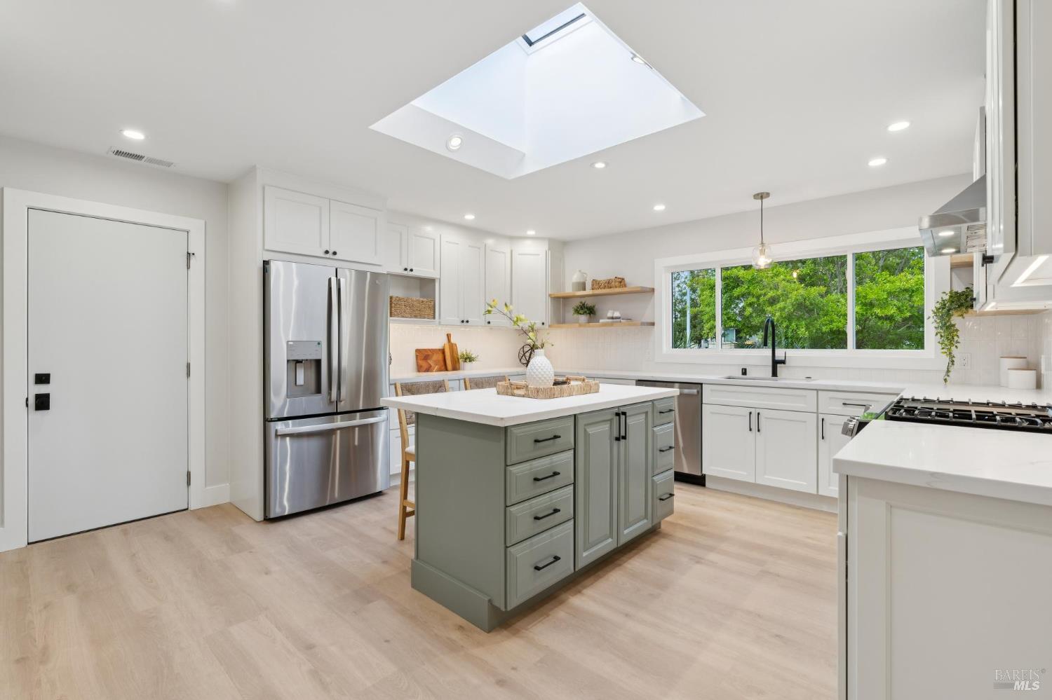 401 Alameda Del Prado