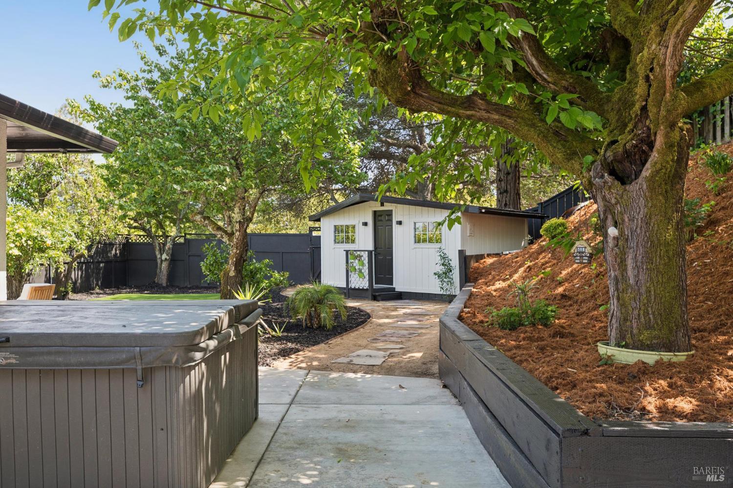 401 Alameda Del Prado