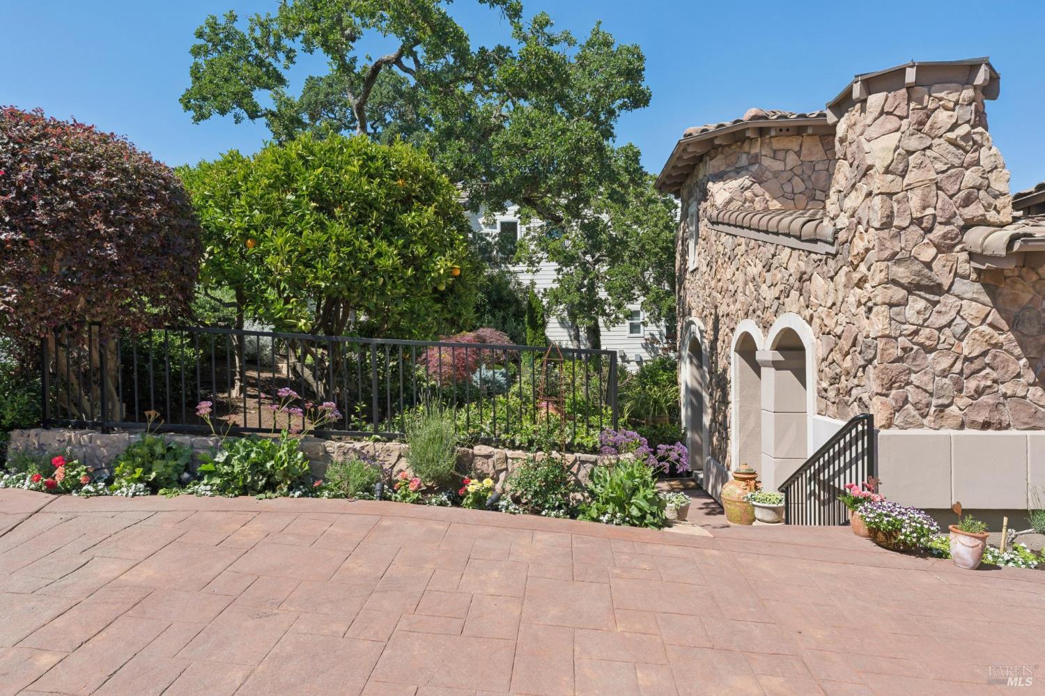 115 Stonetree Lane