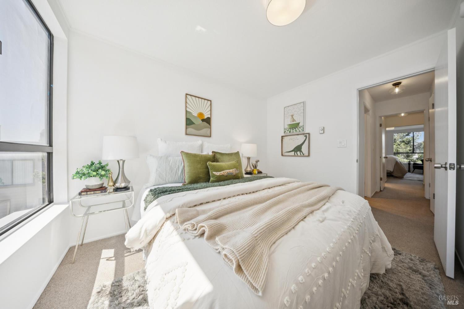 908 Via Casitas