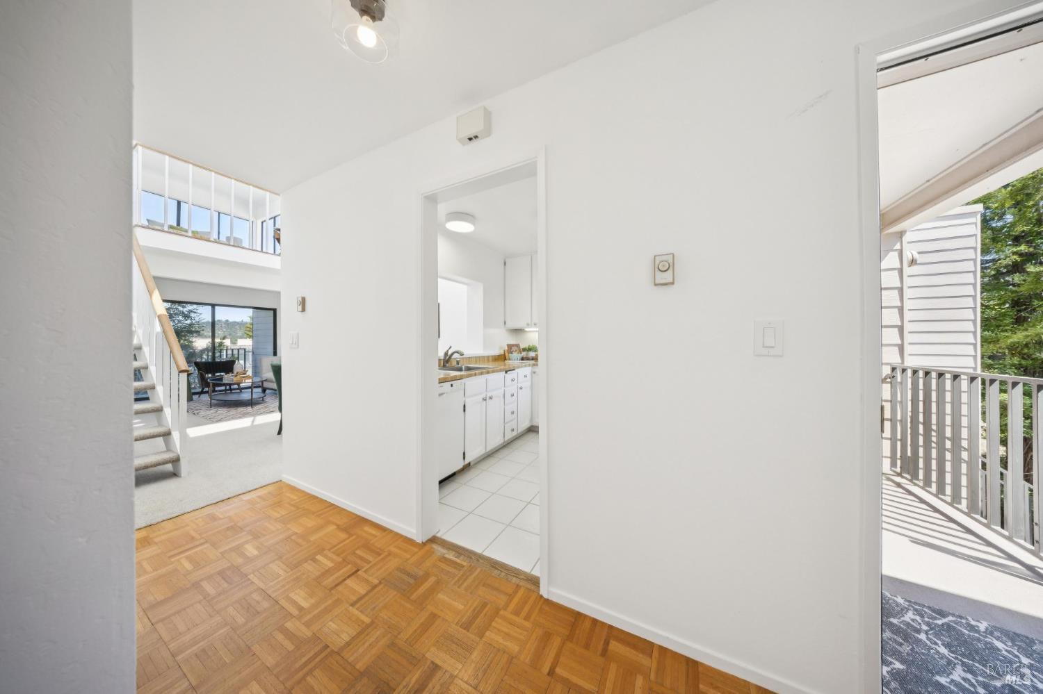 908 Via Casitas