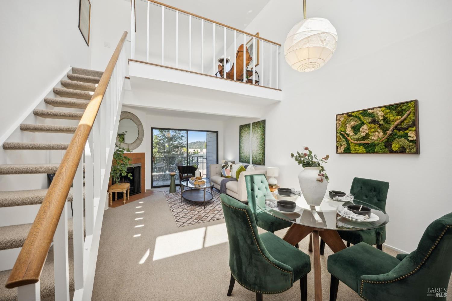 908 Via Casitas