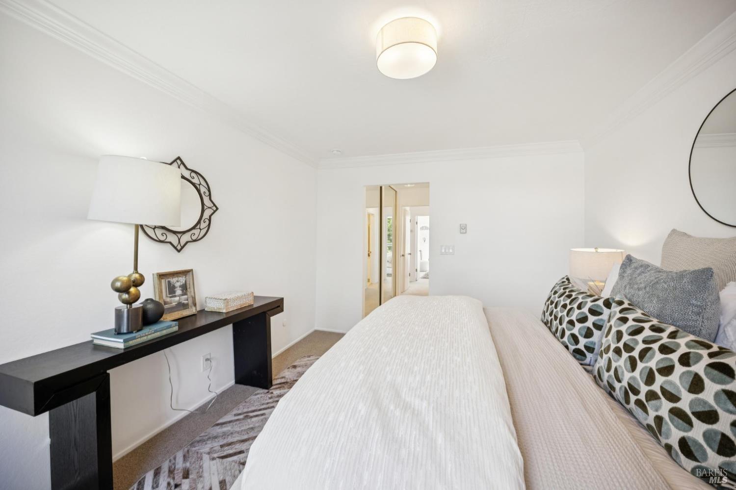 908 Via Casitas