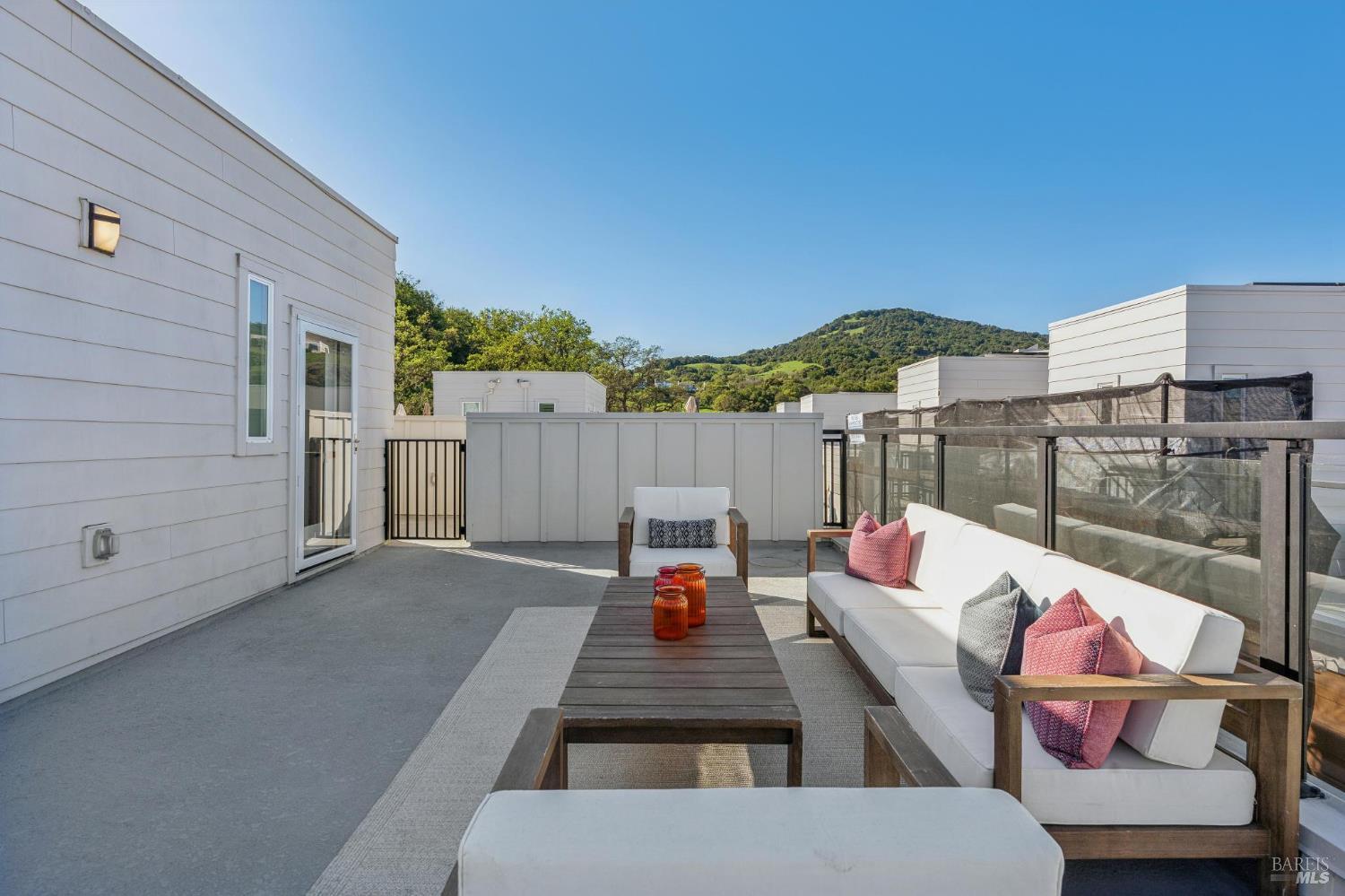 317 Verandah Avenue
