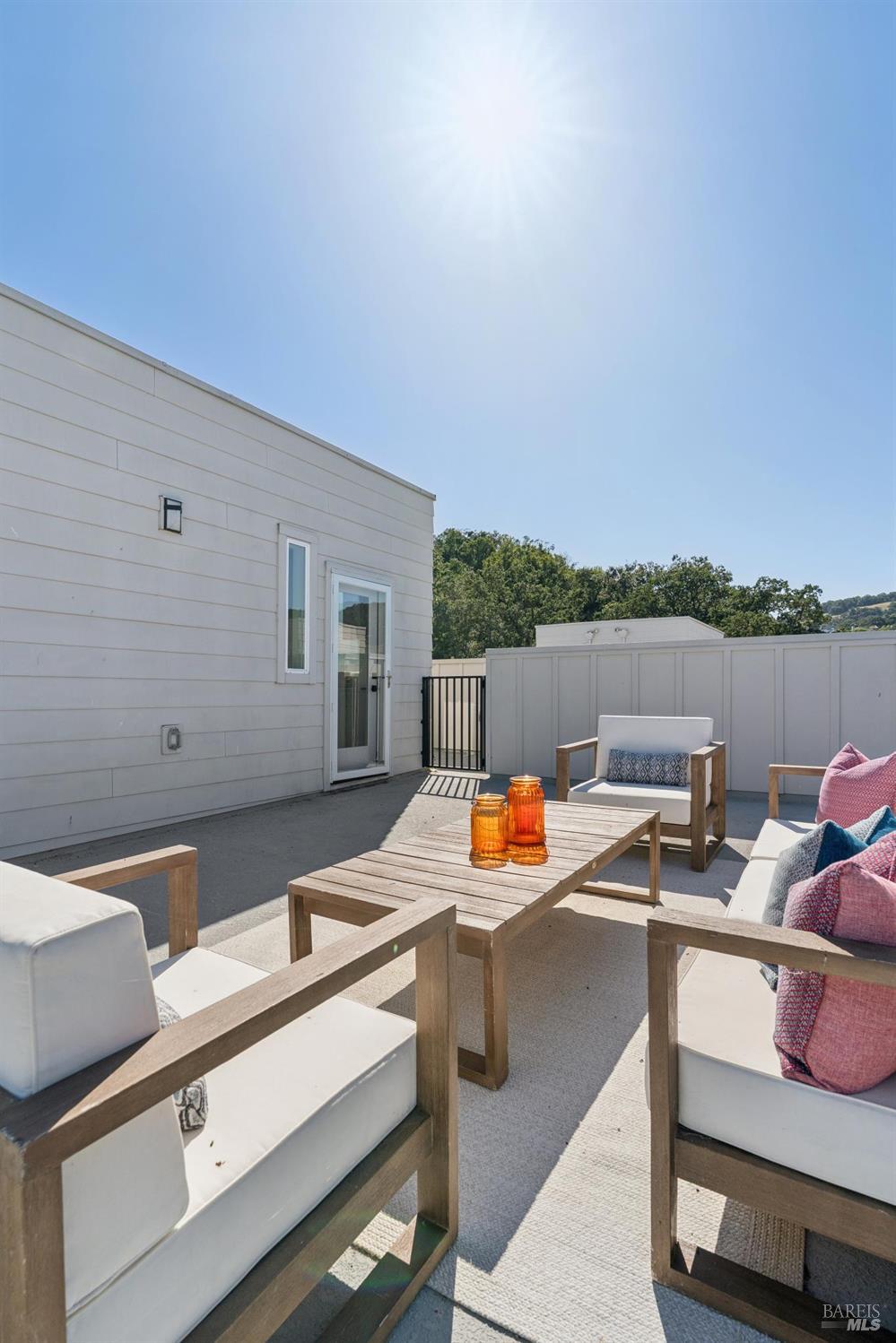 317 Verandah Avenue