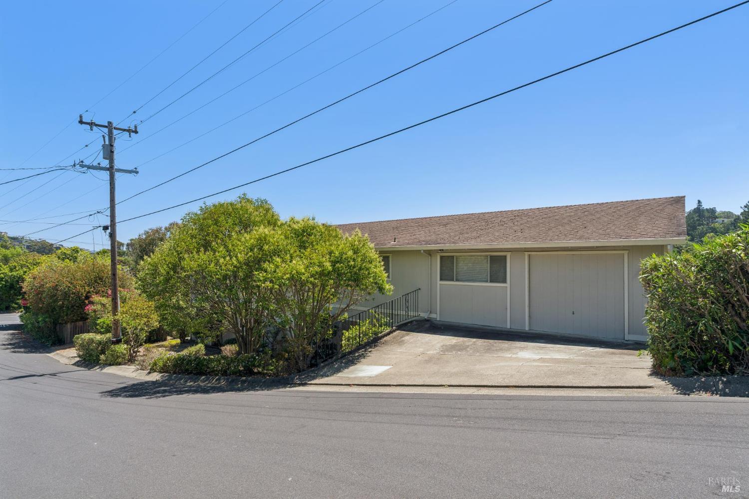 1 Bay Vista Court