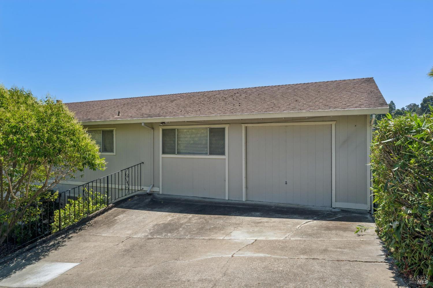1 Bay Vista Court