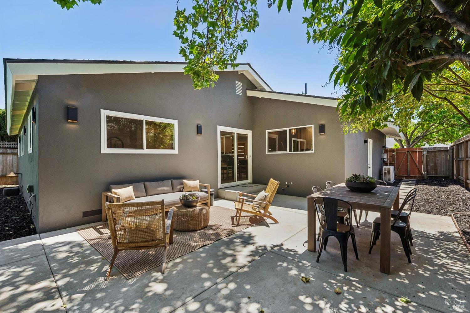 75 San Carlos Way