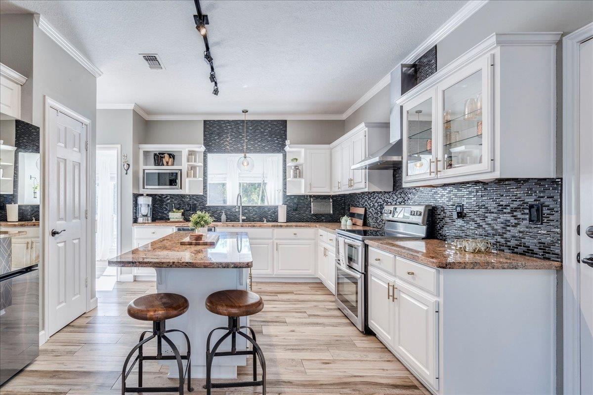 171 N Pin Oak XING, Elgin