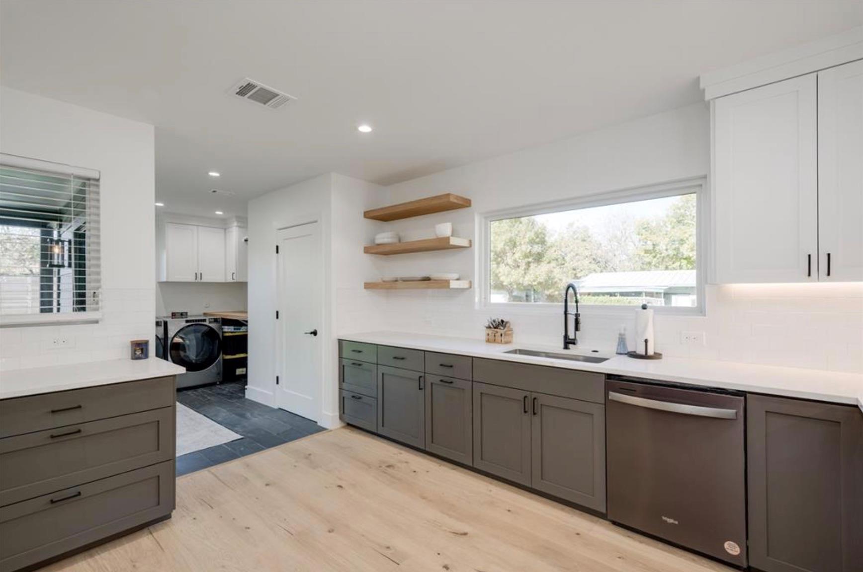 6308 Linda LN